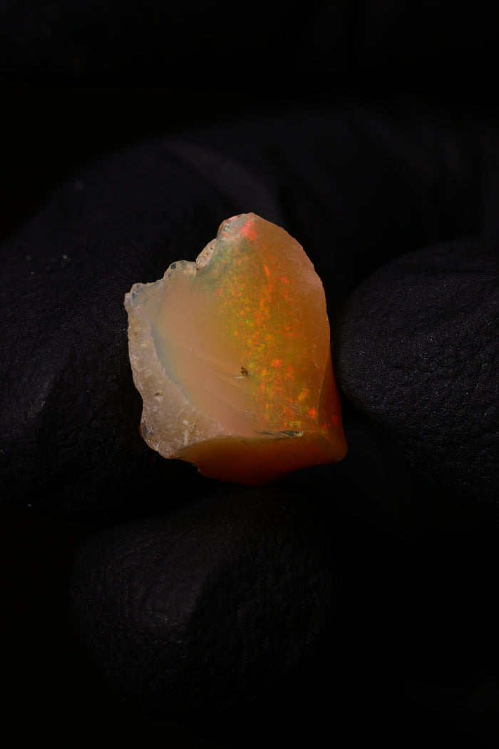 0.95g Rough Ethiopian Jewelry Grade Welo Opal