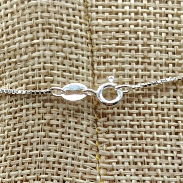 This is a close up of this spring ring clasp