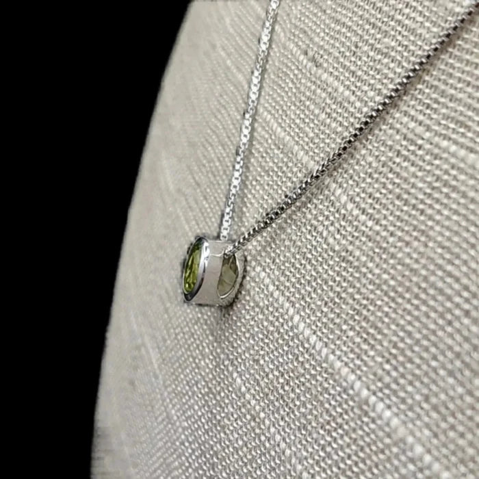 This is the side profile of the Sterling Silver Peridot pendant